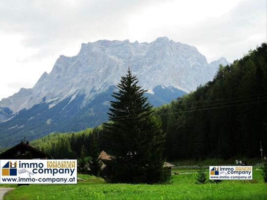 Zugspitz Arena: In dieser herrlichen Urlaubsregion steht ein Landhaus in Top Aussichtslage zum Verkauf.