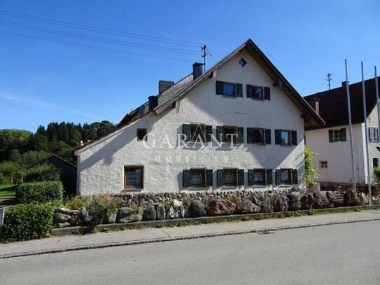 Landhaus mit Gewerbegebäude