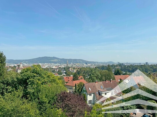 Seltenheitswert Römerberg: DG-Wohnung mit Linzblick & großem Eigengarten!