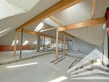 Helle Bürofläche mit 150 m² im Dachgeschoss in ruhiger Lage am Rittsteigerhof! Neubau!