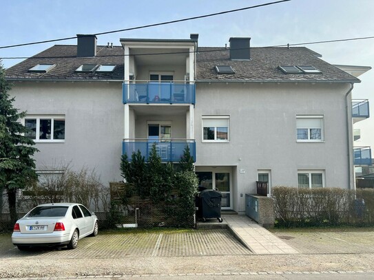 Schöne 2-Zimmer-Dachgeschoss-Wohnung mit Balkon und Parkplatz zu verkaufen