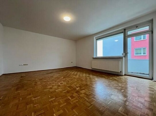 Klassische 2-Zimmer-Wohnung mit Loggia und Parkplatz