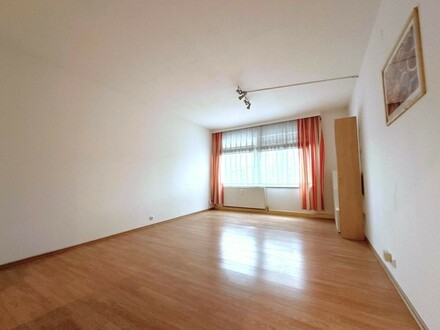 LEONDING : PROVISIONSFREI -APARTMENT / GARCONNIERE- mit ca. 30m 2 Wohnfläche + PKW - GARAGENPLATZ