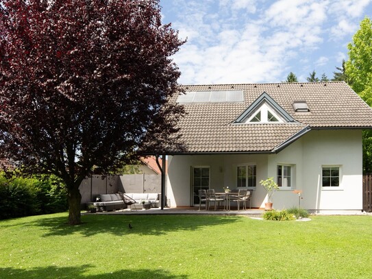 Wunderschönes Wohnhaus mit gepflegtem Garten und Blick ins Grüne!