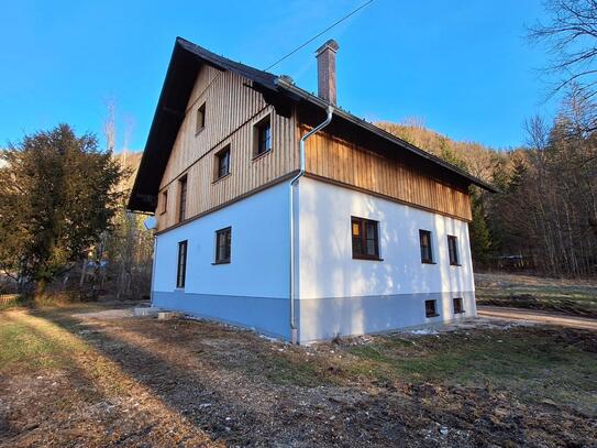 3 Zimmer Wohnung mit Gartenanteil und Garage