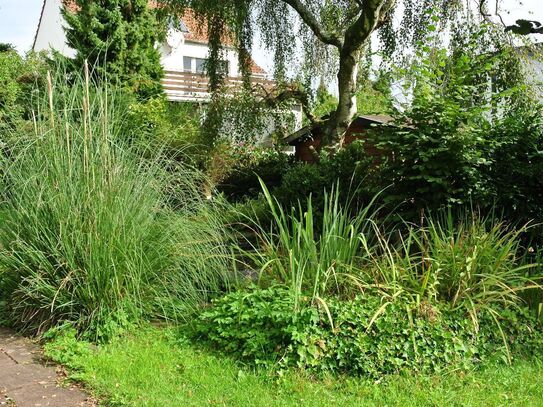 Freistehendes Einfamilienhaus mit großem Garten mit Obstbäumen zu vermieten.