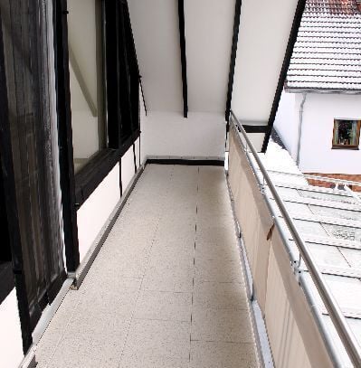 Perfekt für Paare: Helle & moderne Etagenwohnung mit Balkon & Einbauküche!