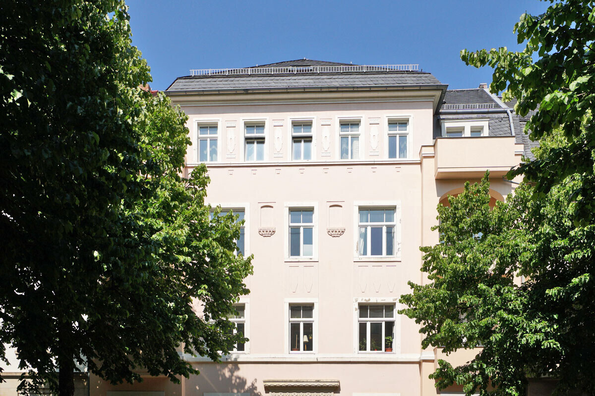 Strehlen: 2 Balkone + Wanne