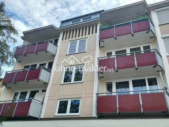 5 4 0,- für FREIE und NEU renovierte 4 2 qm Komfortwohnung mit BALKON + SUPER Küche + viel Licht