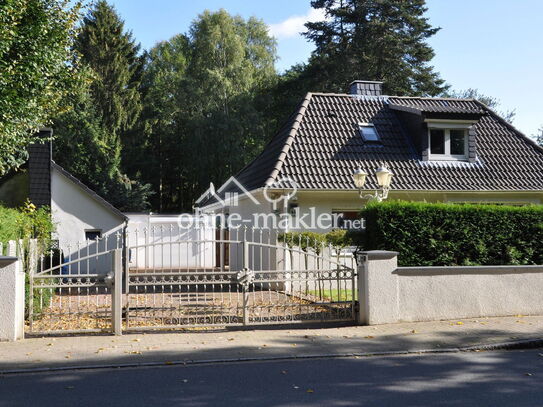 Schönes EFH in Ortsrandlage mit Holzhaus und Bauerwartungsland