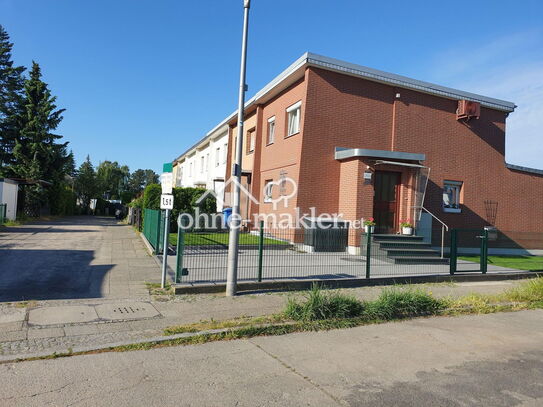 Reihenendhaus, modernisiert, teilklimatisiert, Kamin, großer PKW-Stellplatz in ruhiger Lage!