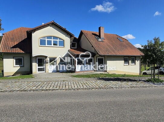 Großes Haus, bereits aufgeteilt in 4 Einheiten mit unverbaubarem Blick auf den Steigerwald