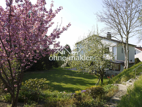 Großzügiges Einfamilienhaus mit riesigem Garten