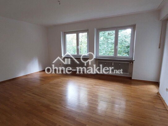 Geräumige, lichtdurchflutete, gut geschnittene 4 Zi.Wohnung (1. OG) mit Balkon von privat