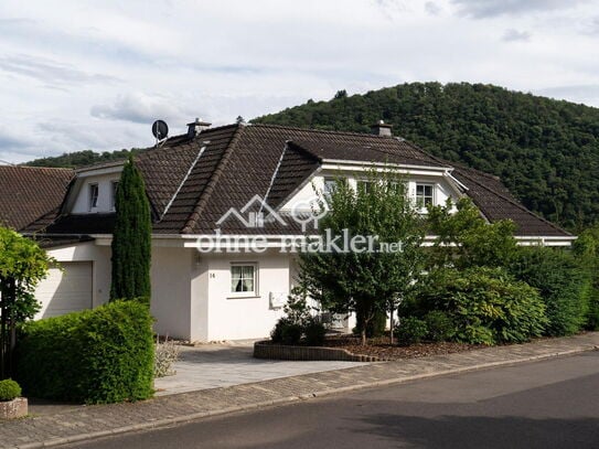 Lichtdurchflutetes Einfamilienhaus mit unverbaubarem Ausblick