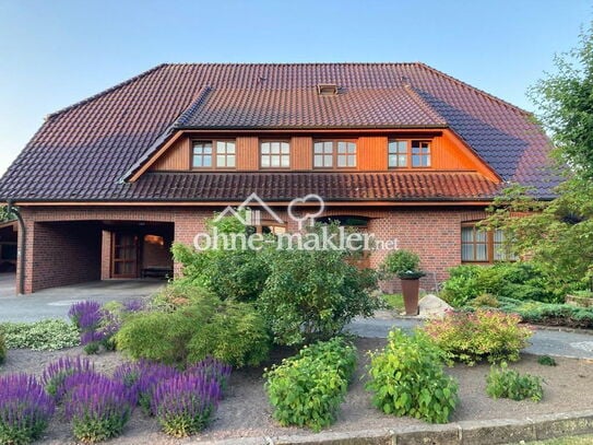 Zweifamilienhaus mit großem Garten in ruhiger Lage