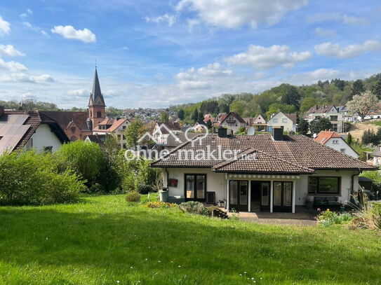 großes Grundstück mit Bungalow