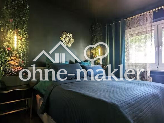 Stilvoll möblierte Künstlerwohnung mit Balkon und Garten