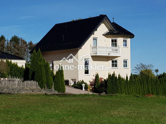 Einfamilienhaus mit Einliegerwohnung und Doppelgarage in Kalenborn