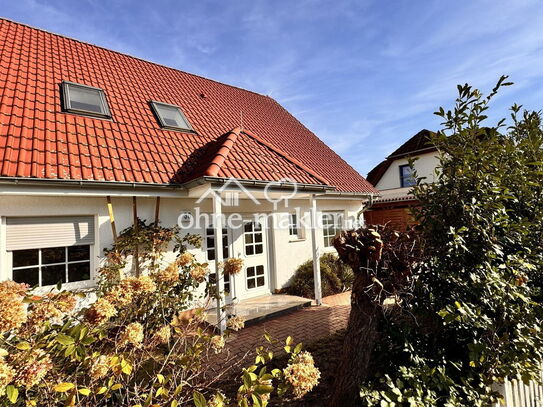 Haus mit Grundstück und Carport