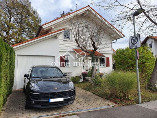 Freistehendes Einfamilienhaus mit Garage, Carport und Terasse im Fünf-Seen-Land