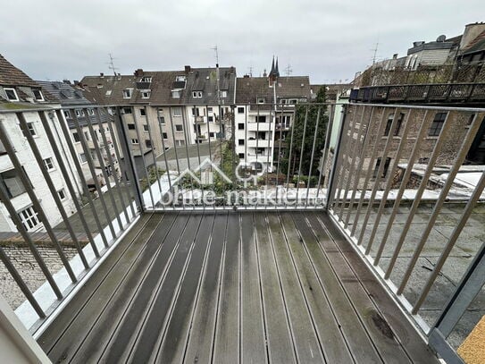 Sehr schöne 3-4 Zimmer Wohnung mit 2 großen Balkonen, Aufzug und Dom-Blick