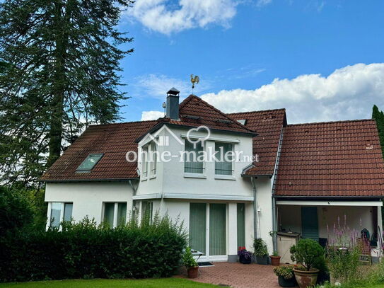 Großzügiges Einfamilienhaus mit Garten und Doppelgarage in ruhiger Lage