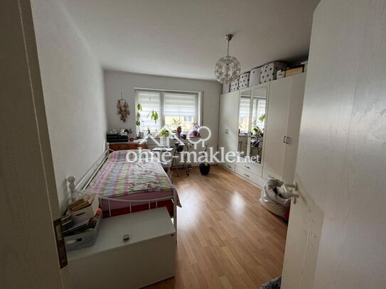 Helle 3-Zimmer-Wohnung verteilt auf ca. 90 qm inkl. EBK, Kfz-Stellplatz, Balkon und Kellerabteil