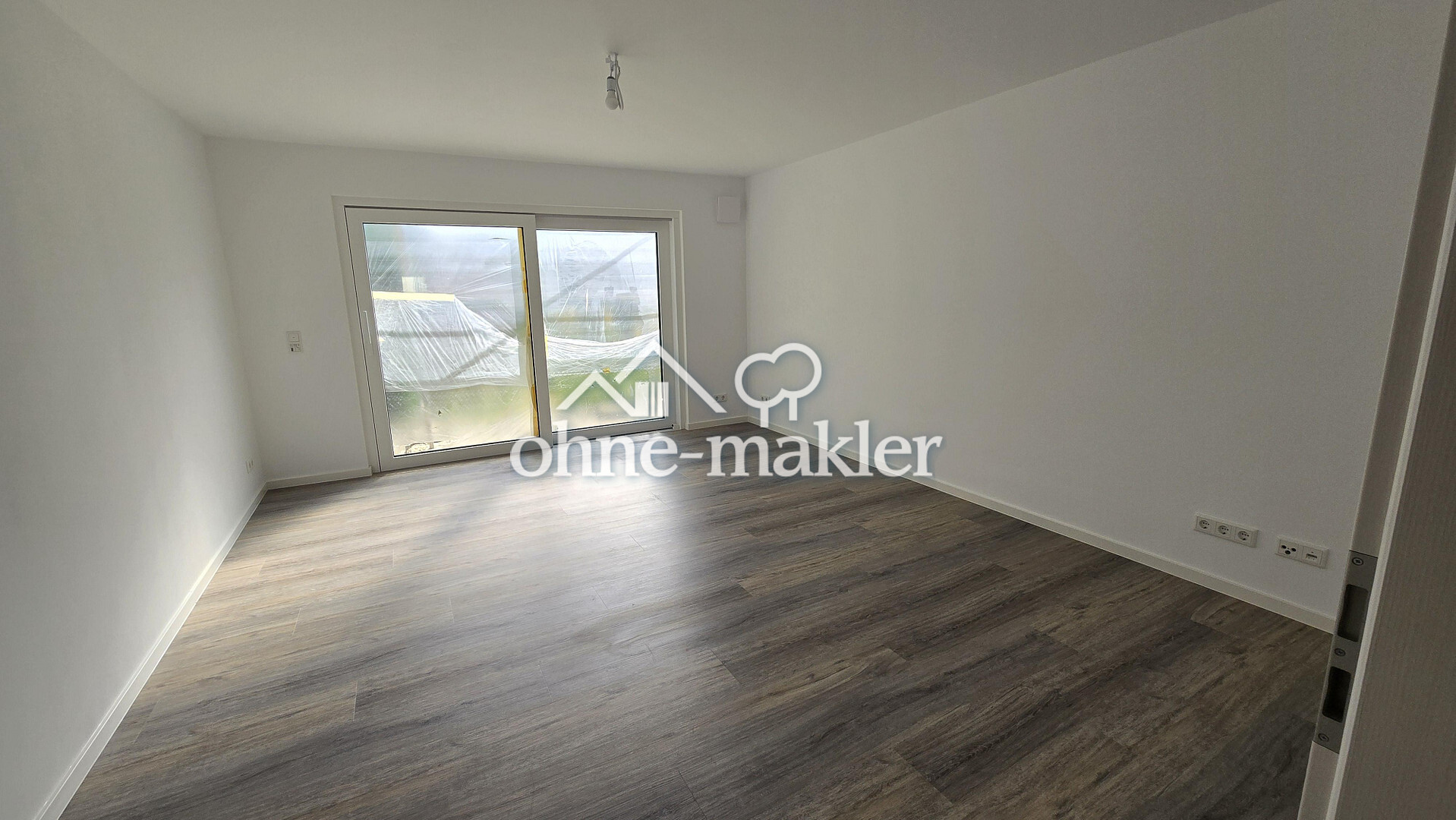                                                               Doppelhaush&auml;lfte kernsaniert und energieeffizient mit Garage und Stellpl&auml;tzen i&hellip;                                                       in Stein (Fürth)