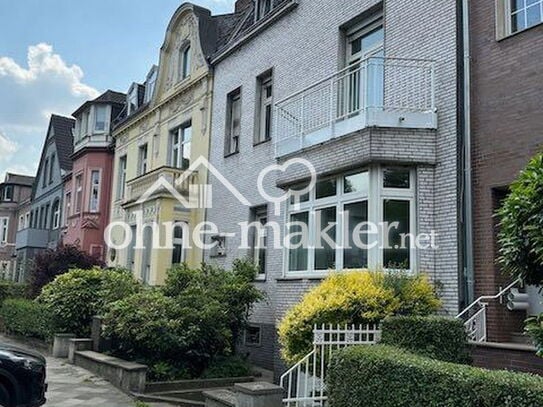 Großzügige Altbauwohnung in gepflegtem 3-Parteienhaus * mit Ansatzbalkon zum Garten *