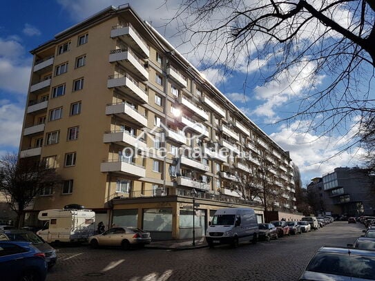 Top Ladenfläche / Bürofläche mit großen Schaufenster und viel Licht!