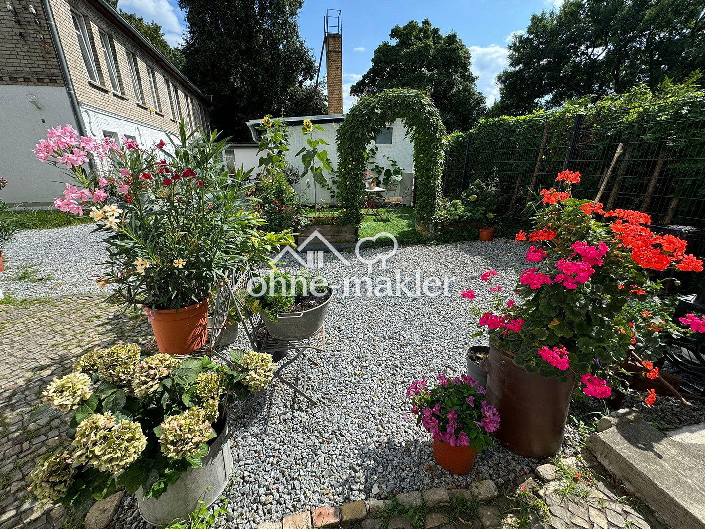 Möbliertes 4-Raum-Apartment/Furnished 4-Room Apartment with Terrace - Photo 1