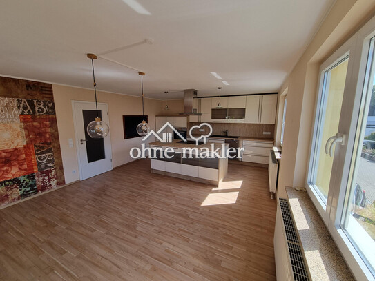 Traumhafte, helle, Maisonettewohnung mit Balkon,Einbauküche, Kamin mit Blick ins Grüne