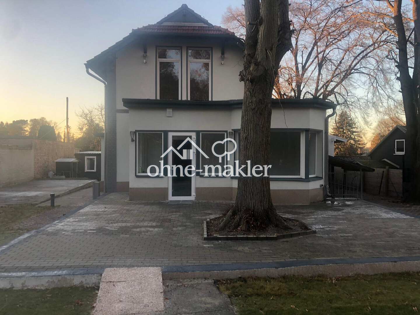 Zweifamilienhaus zur Miete – Gesamtpaket (1 Mieter): Gewerbe + Wohnung | viele Stellplätze |