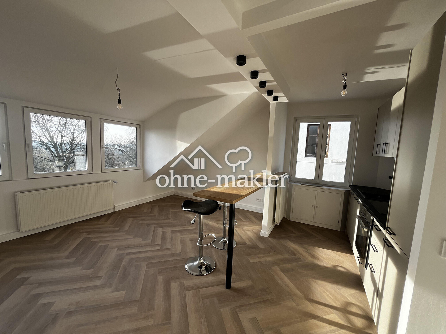 Traumlage an der Weser: Stilvolle 2-Zimmerwohnung mit Stadionblick