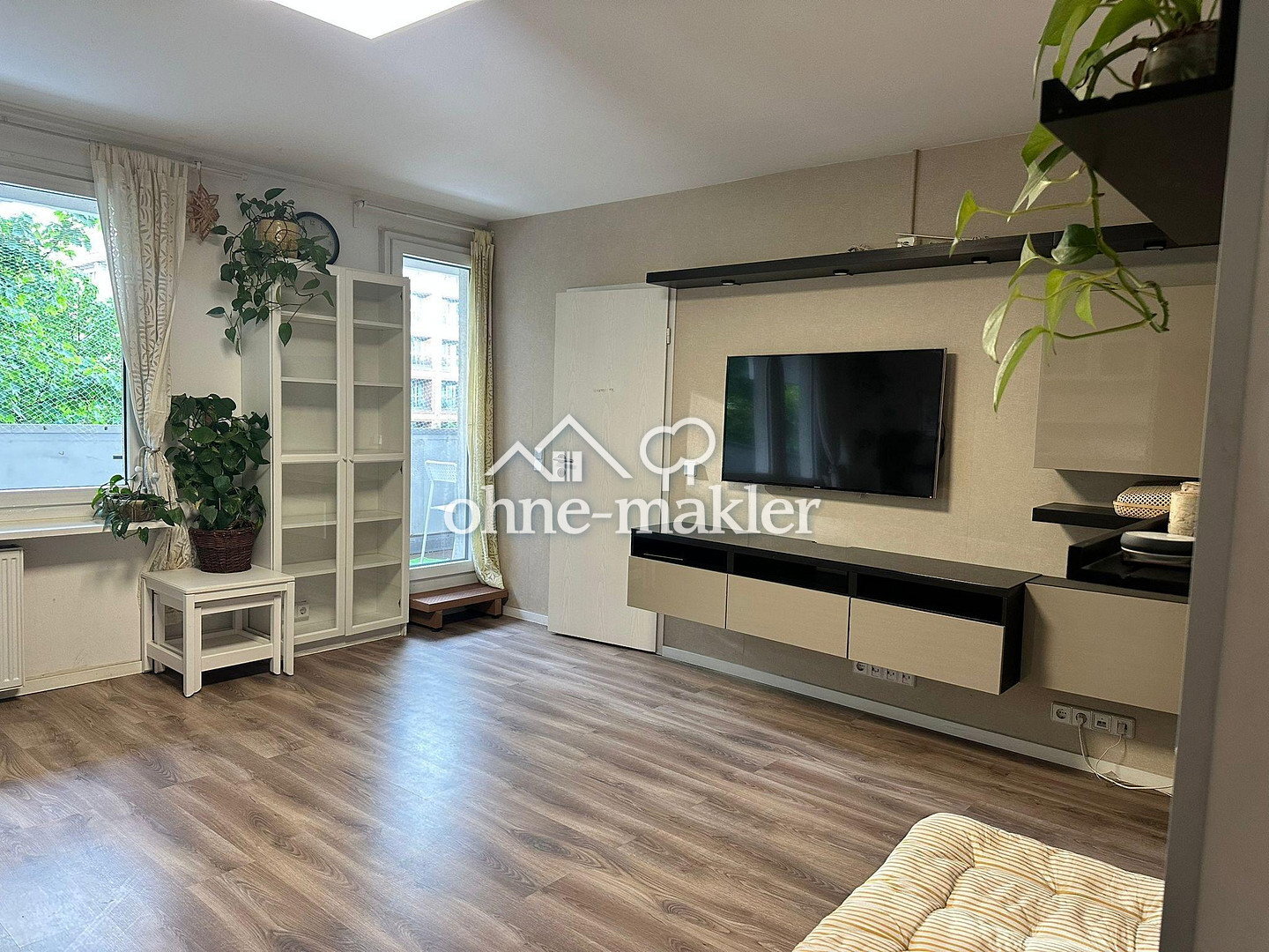 Fully Furnished 3 Room Apartment in Mitte with Guest WC - Photo 1