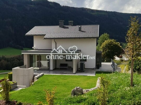 Südtirol-Pustertal, Einfamilienhaus im landwirtschaftlichen Grün