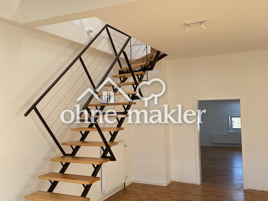 Loftartige 3,5 Zimmer Dachgeschoss-Maisonette-Wohnung auf 2 Ebenen mit Balkon & Skylineblick