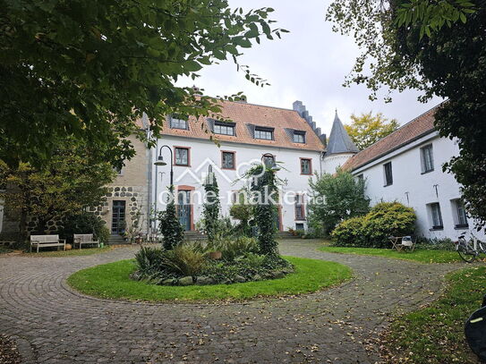 Lichtdurchflutete Maisonettewohnung in idyllischer Burganlage