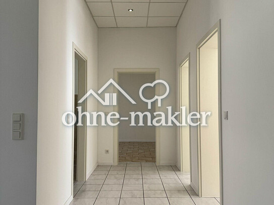 Renovierte Wohnung, 4 Zimmer, 120qm mit Einbauküche, Nähe Krankenhaus/Finanzamt