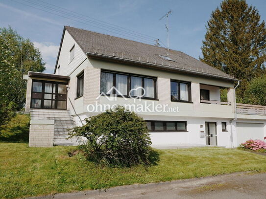 Freistehendes Architektenhaus mit Gewerbeeinheit und großem Garten