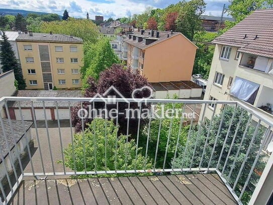 Helle 2-Zimmer-Wohnung mit Balkon in denkmalgeschütztem Sandstein-Gebäude