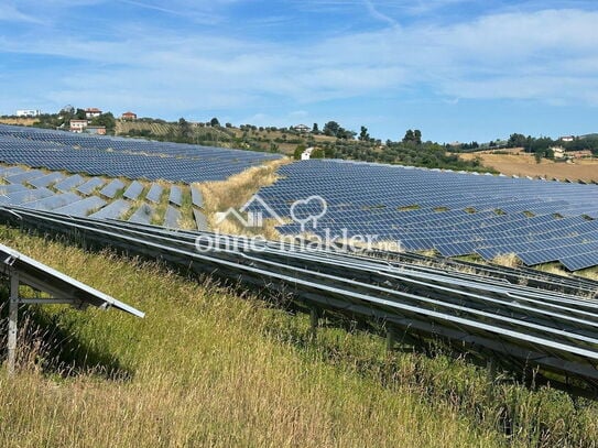 Unternehmenskomplex - Photovoltaikanlage auf 11 Hektar Landwirtschaftsland