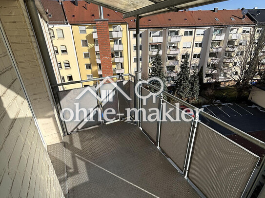 HELLE 2 ZIMMER WOHNUNG MIT BALKON IM 4. OG