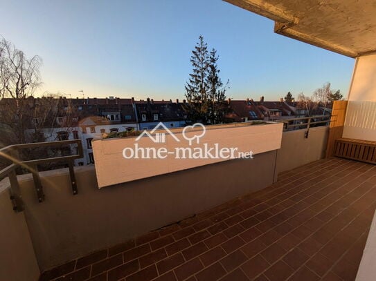 Im Januar renovierte, helle 2-Zimmer Wohnung mit Küche und großem Sonnenbalkon