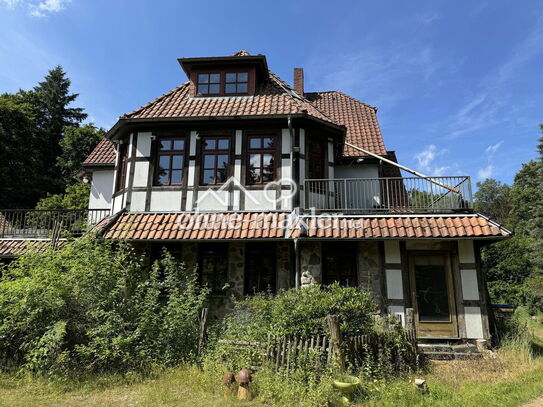 großes Wohnhaus mit Stall und Werkstattgebäuden, 7600qm Grundstück, überwiegend bebaubar