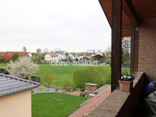 Großzügige Dachgeschosswohnung mit Loggia