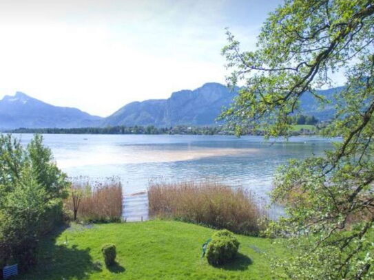 Mondsee Badeplatz mit Parkplatz und Sanitäreinrichtung