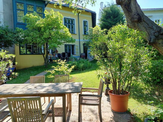 Große 3-Zimmerwohnung mit Kachelofen in Gründerzeitvilla