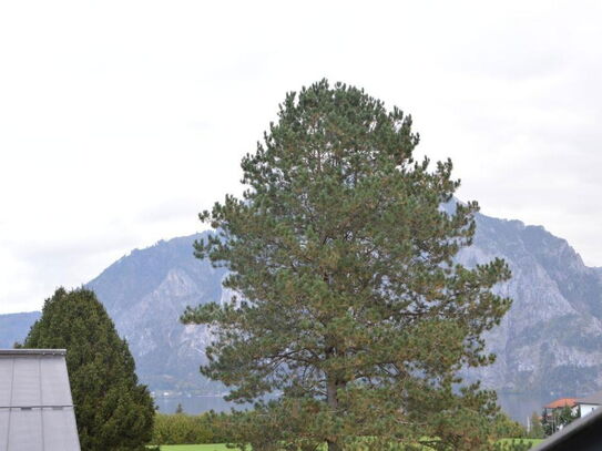 DACHGESCHOSSWOHNUNG MIT SEEBLICK UND BADEPLATZNUTZUNG